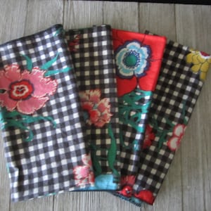 Four Retro Black/White Gingham Floral Print Cloth Napkins