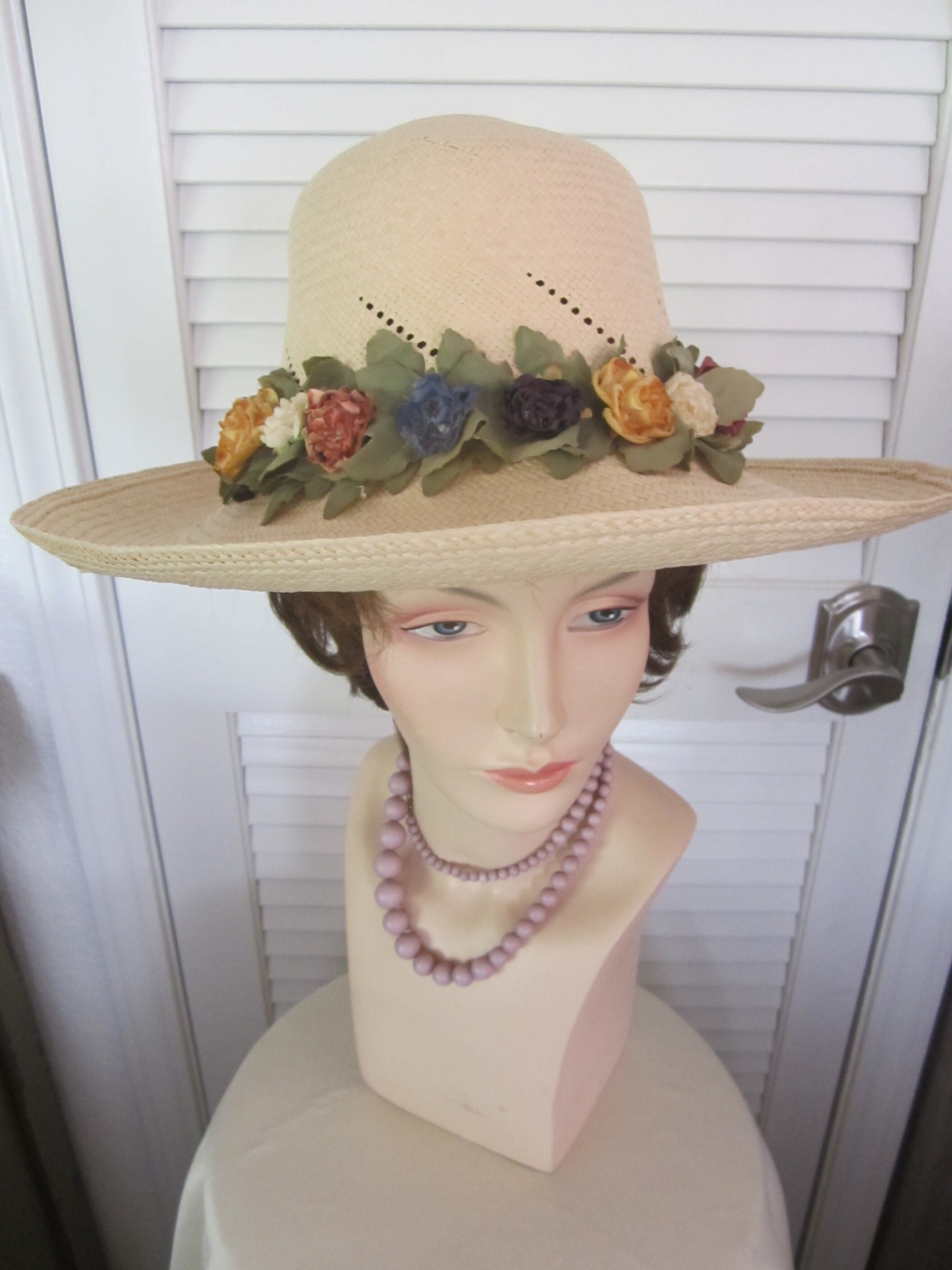Vintage - TOUCAN HATS - Cream Colored Straw Hat With Silk  display picture 2