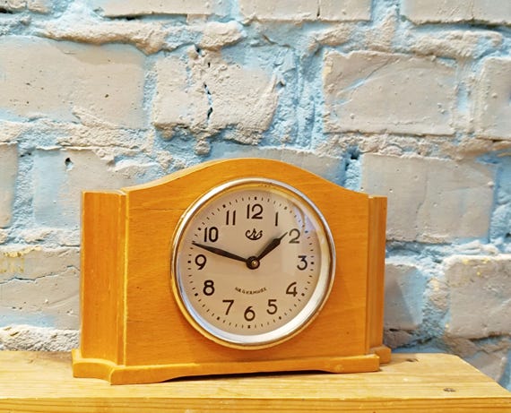 Reloj de madera vintage: reloj soviético de cuerda de los años 60