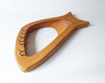 Handmade Wooden Lyre, Primitive Harp, 7-String Ancient Style Instrument, Rustic Fish-Shaped Musical Decor, Unique Music Gift