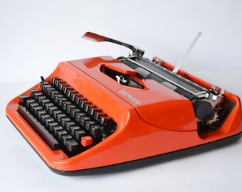 Red Typewriter Quelle Privileg 270 with QWERTZ Keyboard English/German Vintage 1960s Manual Typewriter - Bright Industrial Office Decor