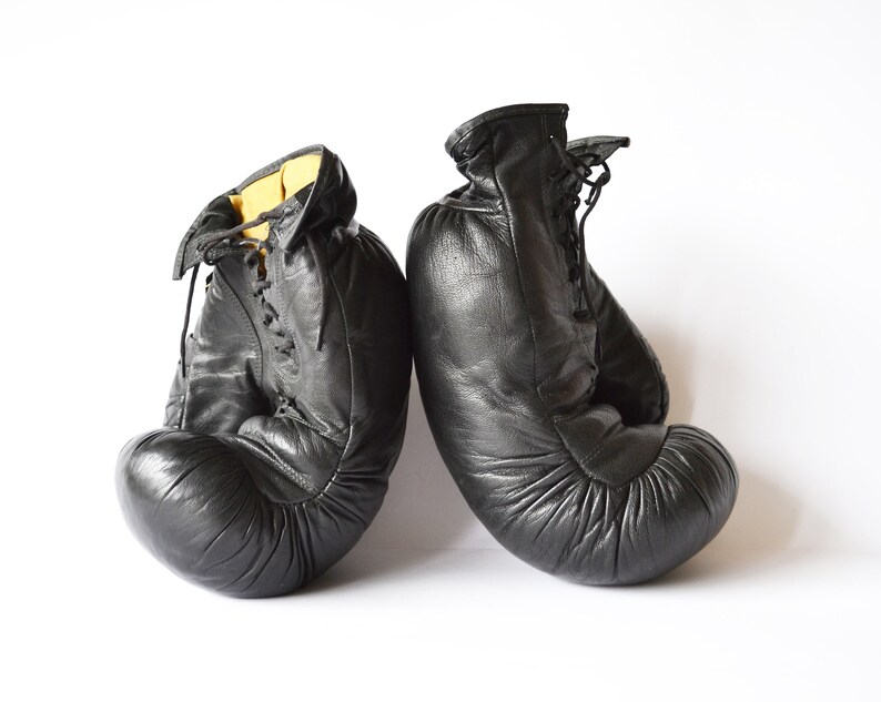 Rocky Balboa Decor Boxing Gloves Lace Up Classic Box Gloves Vintage Boxing Gloves Retro Sport Equipment Old Leather Boxing Fight Gloves