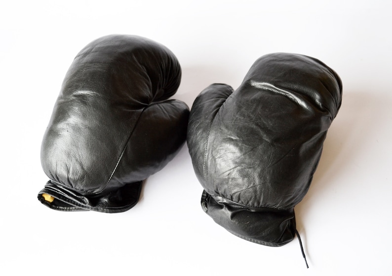 Rocky Balboa Decor Boxing Gloves Lace Up Classic Box Gloves Vintage Boxing Gloves Retro Sport Equipment Old Leather Boxing Fight Gloves