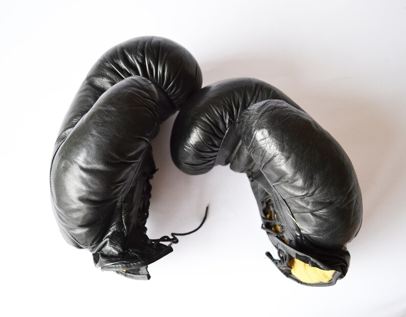 Rocky Balboa Decor Boxing Gloves Lace Up Classic Box Gloves Vintage Boxing Gloves Retro Sport Equipment Old Leather Boxing Fight Gloves