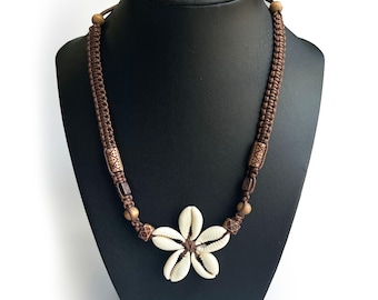 Shell Flower Macrame Necklace – Adjustable Cowrie Pendant, Boho Beach Jewelry, Faux Leather Cord