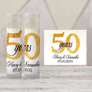 MODELO DE RÓTULO DE BÁLSAMO LÁBIO PARA LEMBRANÇAS DE 50º ANIVERSÁRIO DE CASAMENTO | Respingos de Ouro Editáveis | Ideias para Lembrancinhas de Festa de 50º Aniversário para Imprimir 4600