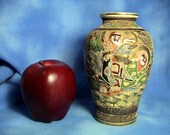Antique Meiji Period Kinkozan Tsukuru Satsuma Moriage Vase circa 1880 (198)