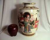 Rare White Satsuma Moriage Gold Gilded Vase - Estate Sale Sourced - Artist Signed (118)