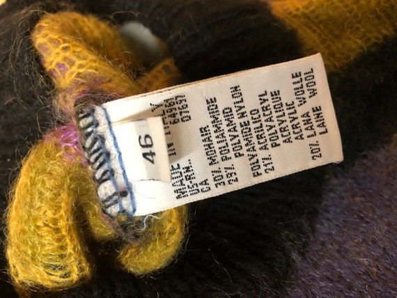 Vereinigten Farben von Benetton Womens Ikat kräftigen Farbe Pullover, klein. Gelbgrüner, Koralle, blau, schwarz Muster. Jahrgang Rundhals Langarm. Vereinigten Farben von Benetton Womens Ikat kräftigen Farbe Pullover, klein. Gelbgrüner, Koralle, blau, schwarz Muster. Jahrgang Rundhals Langarm.