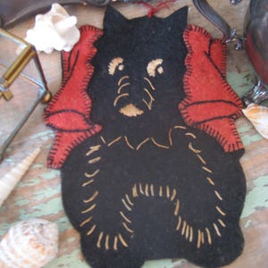 1930's Vintage Wool Felt Scotty Dog with Large Red Bow Patch