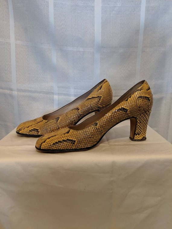 Beautiful Genuine Vintage Snakeskin Pumps 1960s Sz