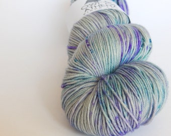 Hand dyed sock yarn, fingering weight yarn, 100% superwash Merino wool - 'Dragonfly Plus' kettle dyed yarn, 4-ply Fortuna Sock yarn
