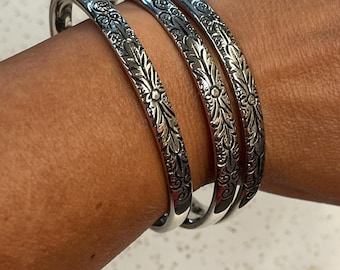 Amazing, Rare WHITING & DAVIS CO. Vintage Signed Silverplated Hinged Triple Bangle Bracelet in Excellent Condition!