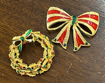 Vintage Christmas Brooches: Gold Tone Wreath & Bow Enamel Set