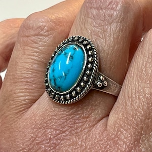 Beautiful Vintage Sterling Silver & Turquoise Statement Ring.  Size  8.