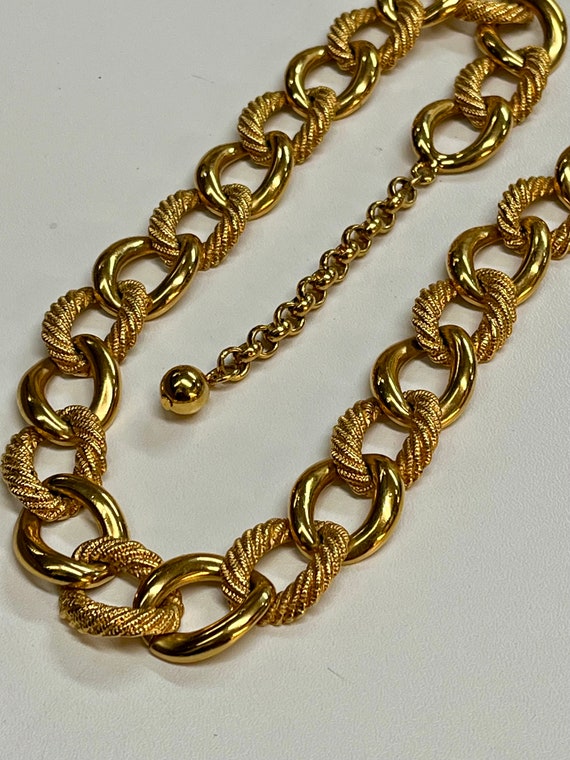 Gorgeous 1980’s or 90’s Gold Tone Textured 16 inc… - image 3