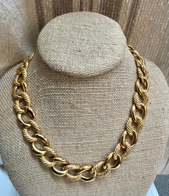 Gorgeous 1980’s or 90’s Gold Tone Textured 16 inc… - image 1