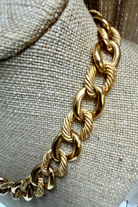 Gorgeous 1980’s or 90’s Gold Tone Textured 16 inc… - image 5