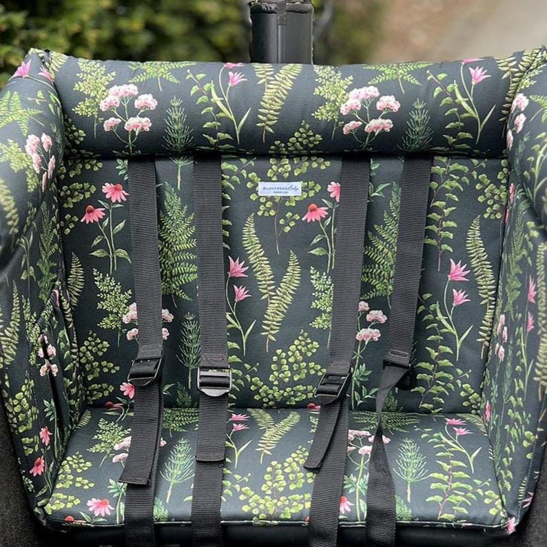 Cargobike cushion in black with pink flowers fits perfectly into the urban arrow family and the urban arrow family next and   lovens