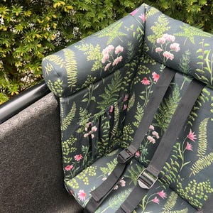 Cargobike cushion in black with pink flowers fits perfectly into the urban arrow family and the urban arrow family next and lovens