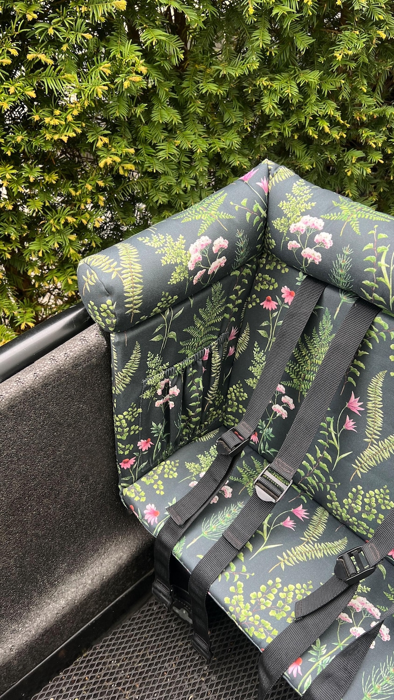 Cargobike cushion in black with pink flowers fits perfectly into the urban arrow family and the urban arrow family next and lovens