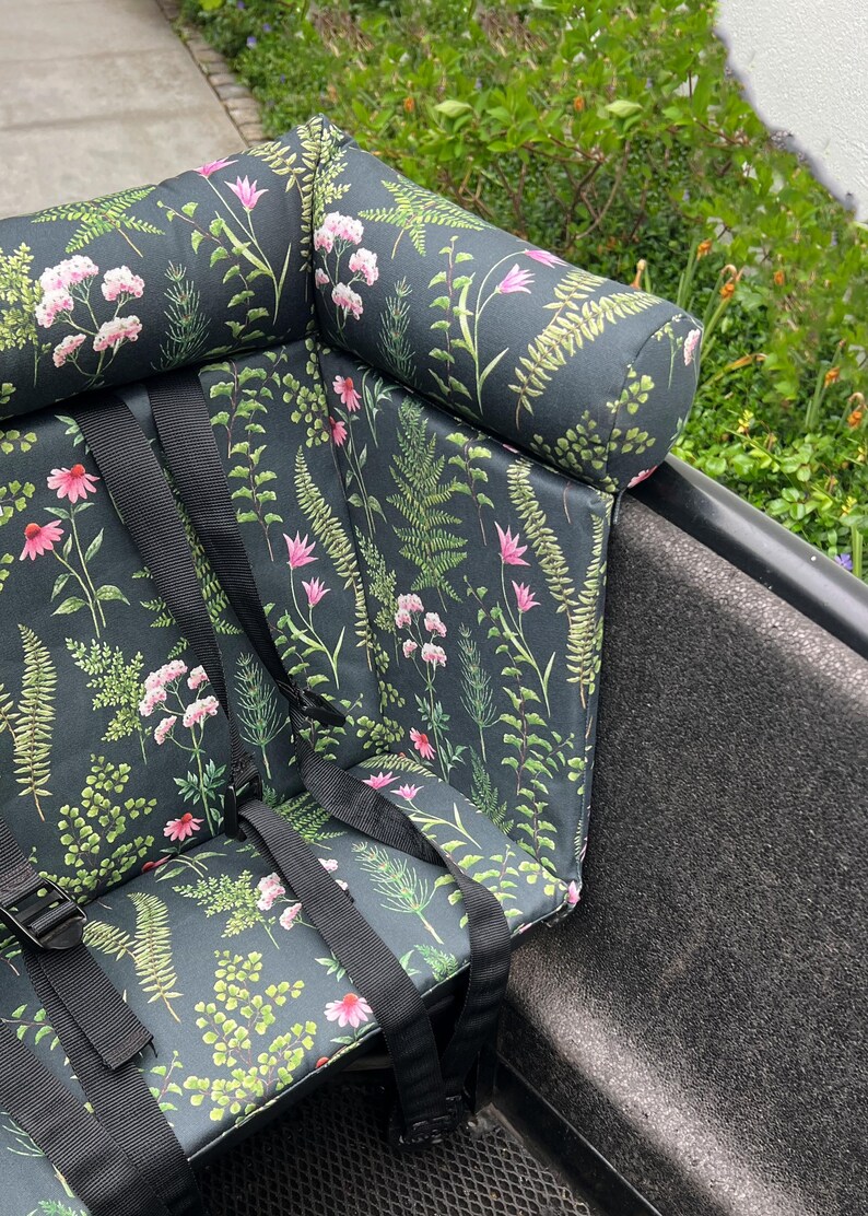 Cargobike cushion in black with pink flowers fits perfectly into the urban arrow family and the urban arrow family next and lovens