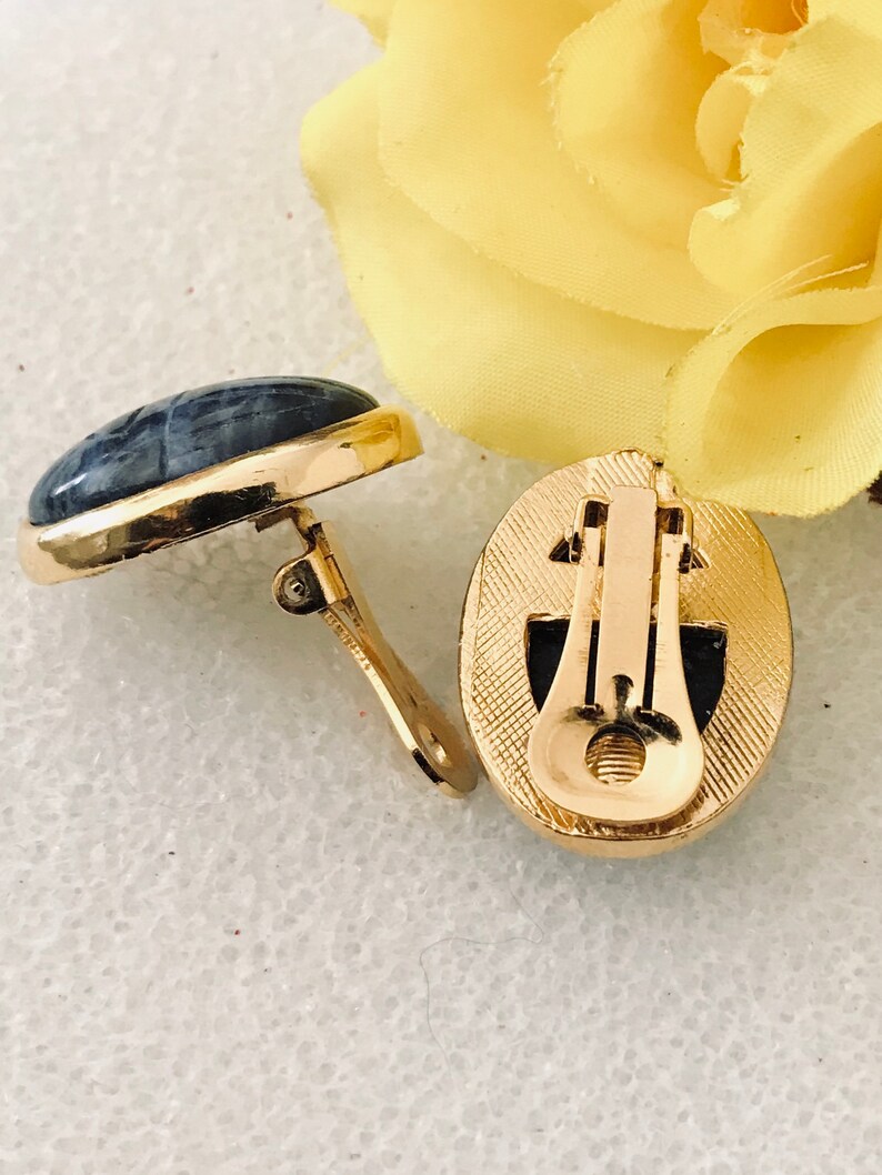 Egyptian revival earrings scarab carved lapis lazuli stone clip back 1960/'s mid century fashion accessories