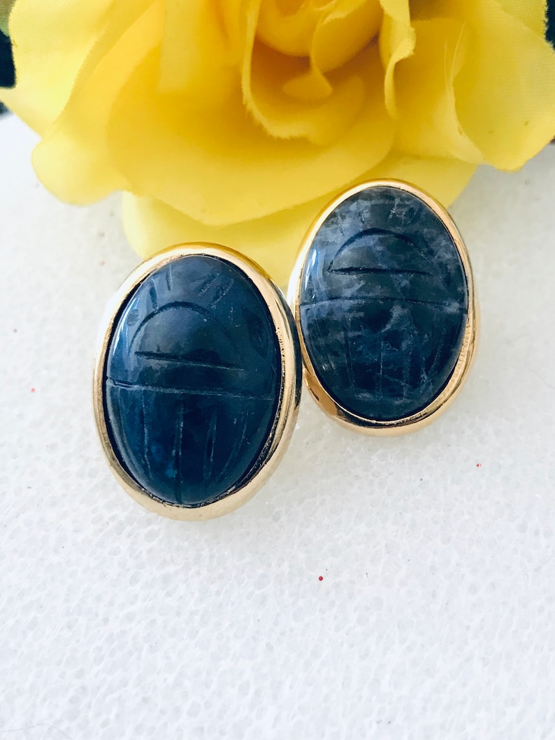 Egyptian revival earrings scarab carved lapis lazuli stone clip back 1960/'s mid century fashion accessories