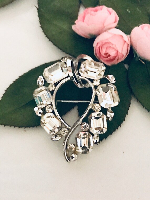 Lisner jewelry brooch / pin rhinestones / mid cent