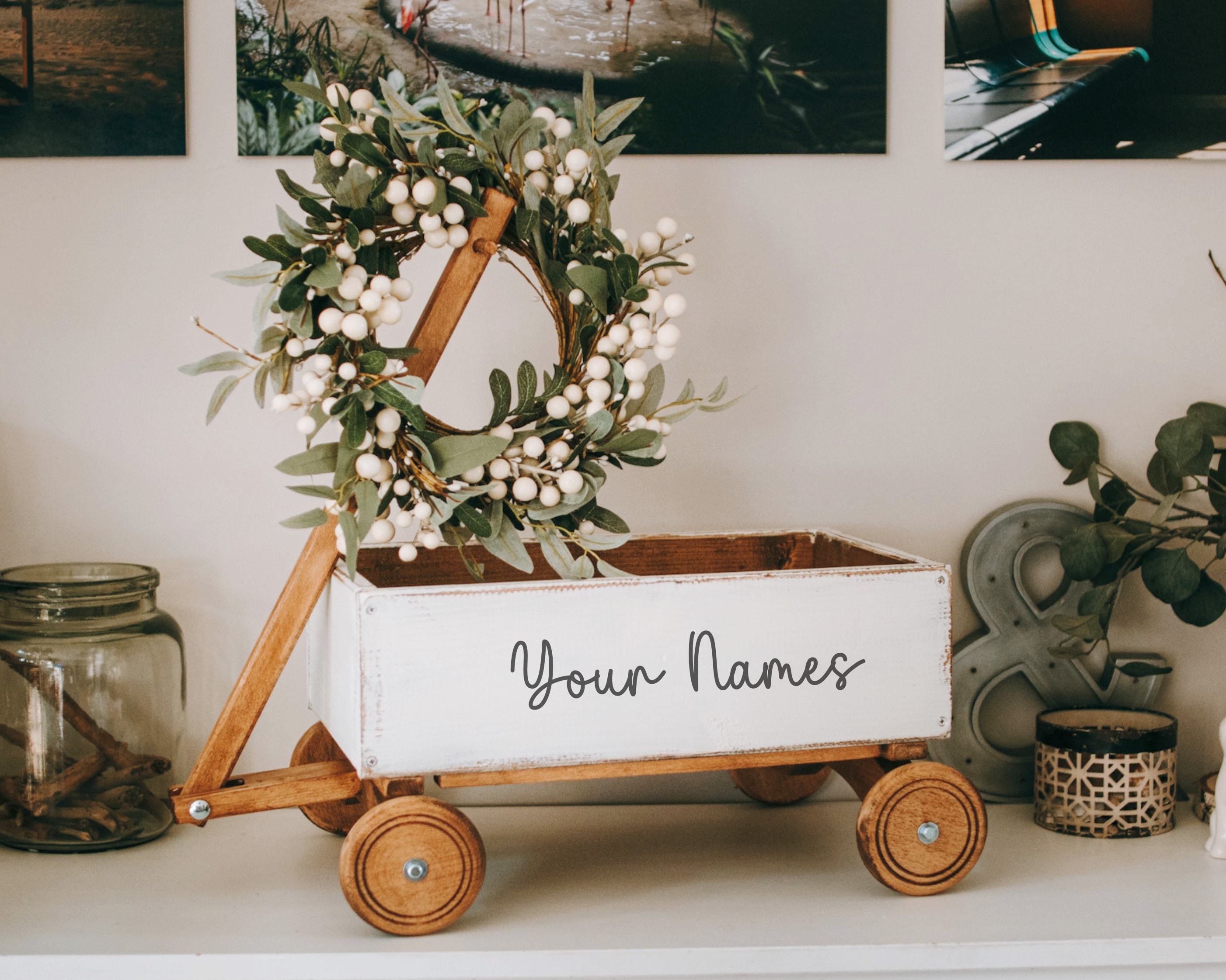 名前入りのウェディング用木製ワゴン。素朴なスタイルの犬用
