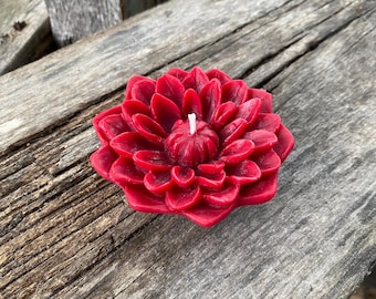 Cranberry Dahlia Beeswax Candle: Natural Flower Candle