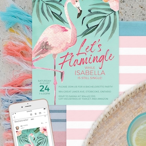Może przedstawiać: Ilustracja r&oacute;żowego flaminga z tropikalnymi liśćmi na turkusowym tle. Tekst "Let's Flamingle while Isabella is still single!" znajduje się na zaproszeniu. Data to sobota, 24 sierpnia, w godzinach od 13:00 do 16:00. Lokalizacja to 984 Great Lakes Ave, Etobicoke, Ontario. RSVP do Sarah pod numer 904.422.1315. Rejestry prezent&oacute;w w Target i Amazon.