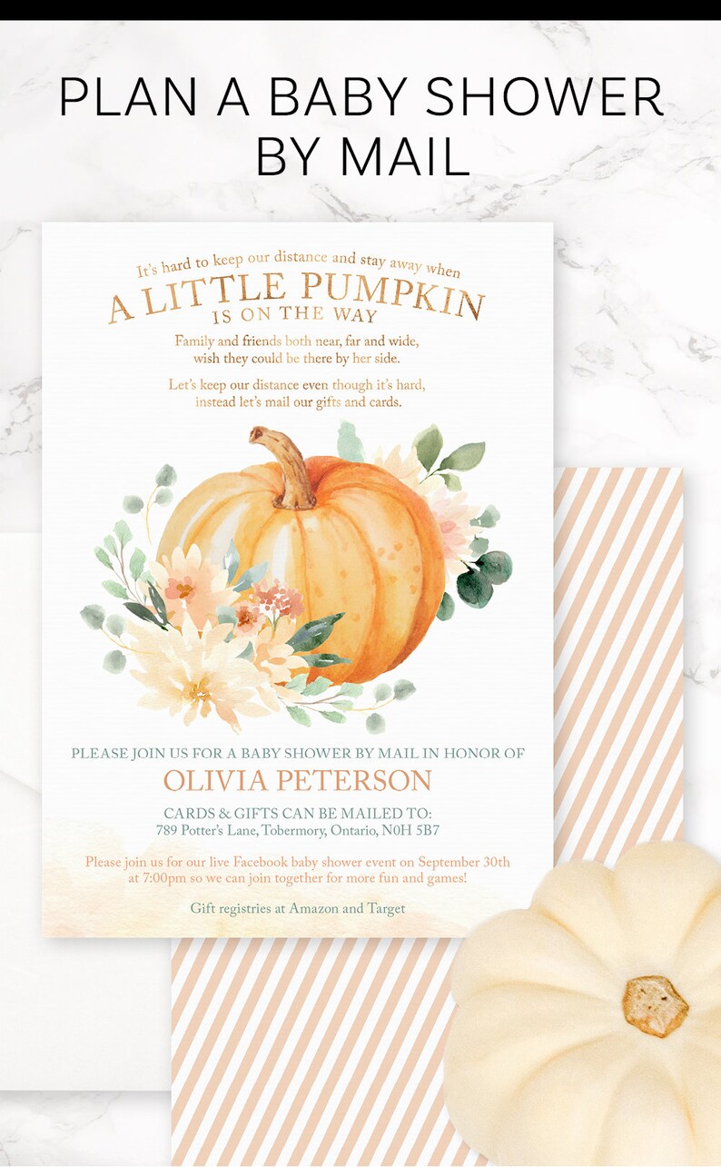 K&ouml;nnte beinhalten: Eine Babyparty-Einladung mit einer Aquarell-Illustration eines K&uuml;rbisses mit Blumen. Die Einladung lautet "A Little Pumpkin is on the Way" und enth&auml;lt den Text "Please join us for a baby shower by mail in honor of Olivia Peterson".