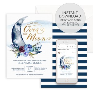 Peut inclure: Une illustration aquarelle bleue et blanche d'un croissant de lune avec une inscription dor&eacute;e qui dit "We are Over the Moon". La lune est entour&eacute;e d'un arrangement floral de fleurs bleues et violettes. Le texte "Please join us for a baby shower honoring Ellen Mae Jones" est sous l'illustration. La date et l'heure de l'&eacute;v&eacute;nement sont indiqu&eacute;es comme suit : "December 12, 1-4:00PM". Les informations RSVP sont "RSVP to Stephanie at 632.112.8749". Le texte "Gift registries at Target and Amazon" est en bas de l'invitation.