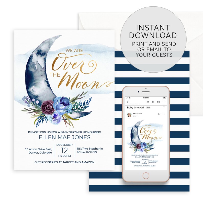 Peut inclure: Une illustration aquarelle bleue et blanche d'un croissant de lune avec une inscription dor&eacute;e qui dit "We are Over the Moon". La lune est entour&eacute;e d'un arrangement floral de fleurs bleues et violettes. Le texte "Please join us for a baby shower honoring Ellen Mae Jones" est sous l'illustration. La date et l'heure de l'&eacute;v&eacute;nement sont indiqu&eacute;es comme suit : "December 12, 1-4:00PM". Les informations RSVP sont "RSVP to Stephanie at 632.112.8749". Le texte "Gift registries at Target and Amazon" est en bas de l'invitation.