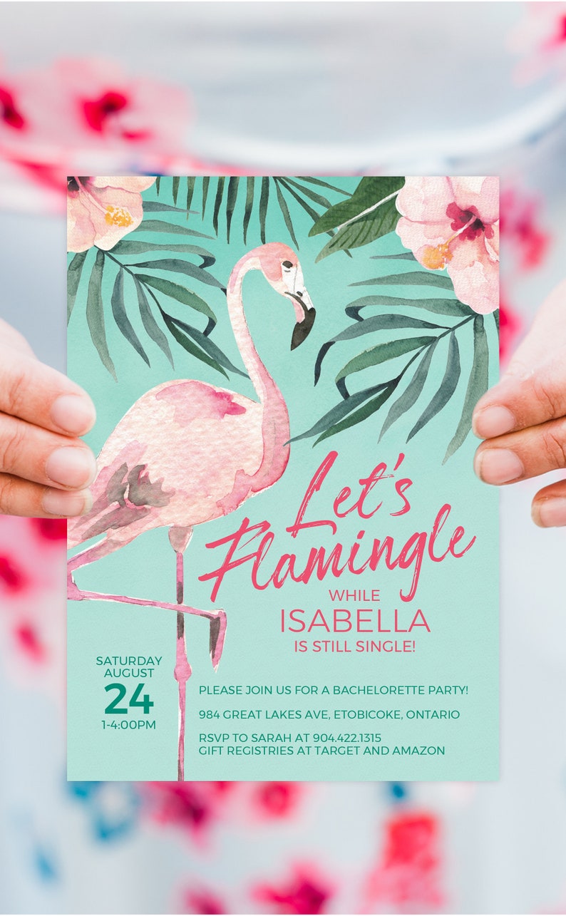 Może przedstawiać: Ilustracja r&oacute;żowego flaminga z tropikalnymi liśćmi i kwiatami na turkusowym tle. Tekst "Let's Flamingle" jest napisany r&oacute;żowym kursywą. Tekst "While Isabella is still single!" jest napisany czarnym kolorem. Tekst "Saturday August 24 1-4:00PM" jest napisany zielonym kolorem. Tekst "Please join us for a bachelorette party! 984 Great Lakes Ave, Etobicoke, Ontario RSVP to Sarah at 904.422.1315 Gift registries at Target and Amazon" jest napisany czarnym kolorem.