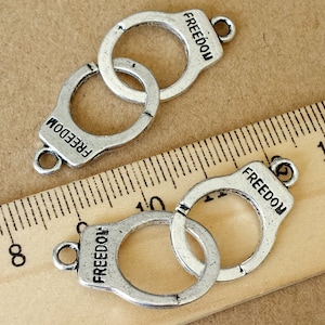 10pcs 15x40mm Antique Silver  Handcuffs charm, Handcuffs pendant Charm Pendant