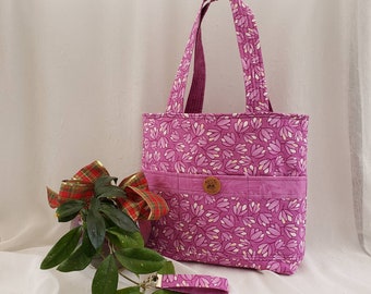 CLEARANCE Reversible cotton tote, pink flowers buds, 6 pockets, 23-inch quilted straps. Matching key fob