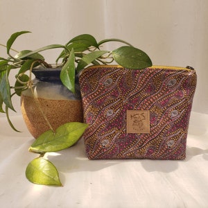 Zippered flat-bottom pouch (7.5&quot;x 6&quot;x1.5). Multi uses -- organization, cosmetics, first aid supplies, baby accessories, etc