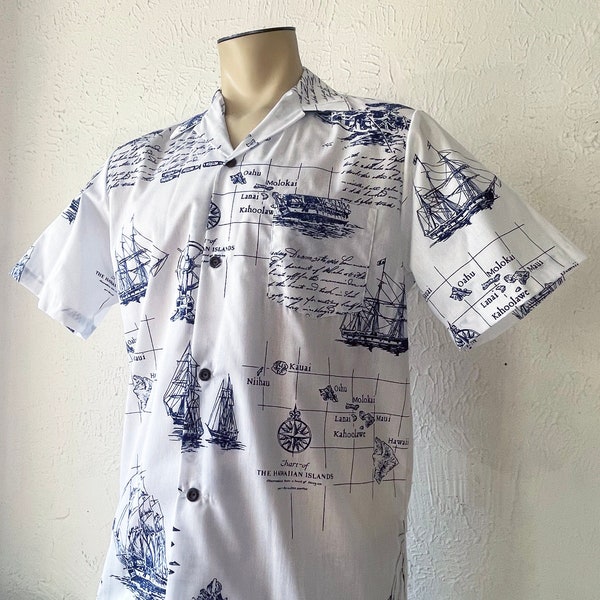 Vintage Apili Hawaiihemd Weiß & Blau Hawaiian Islands Map Print Neu mit Sears Preisschild - Mens 'M