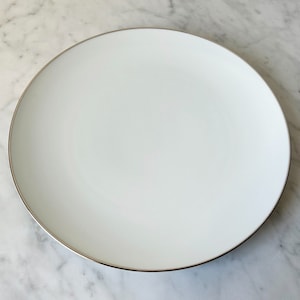 Vintage Noritake Colony 5932 China Japan Dinner Plate White Platinum Trim 10.5&quot;