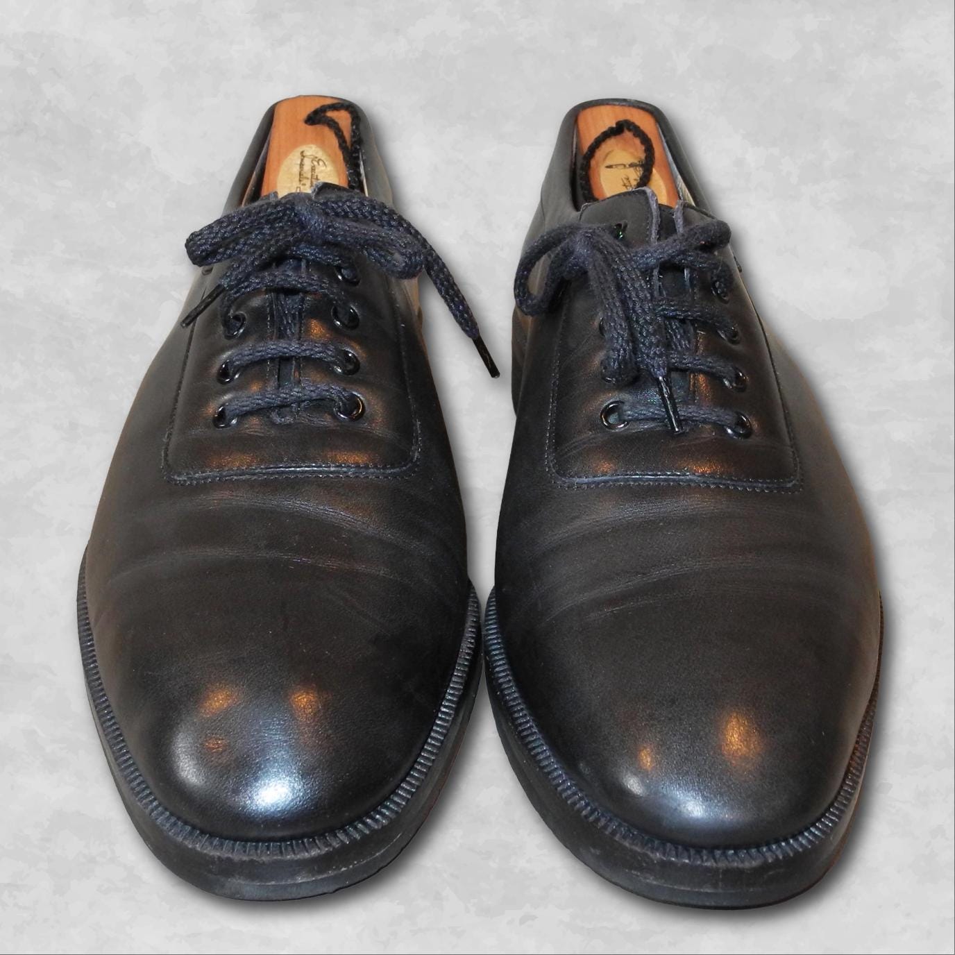 Vintage Salvatore Ferragamo Men display picture 1