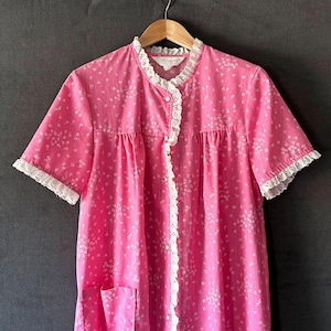 Vintage Komar House Dress Snap Front Pink White Floral Eyelet Trim - Women&#39;s M