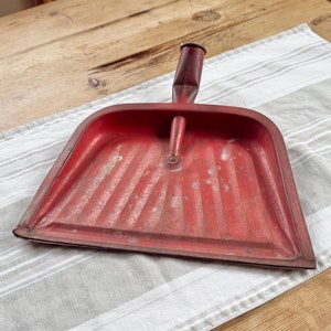 Vintage Red Metal Dustpan / Rare Vintage Red Dust Pan