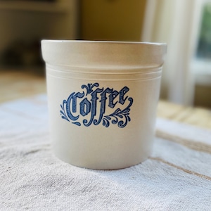 Vintage Pfaltzgraff Yorktowne Stoneware Bkue and White Coffee Canister / Pfalttzgraff USA Crock Canister