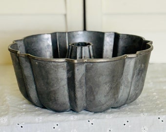 Vintage Northland Cast Aluminum Bundt Pan Heavy Duty 9”
