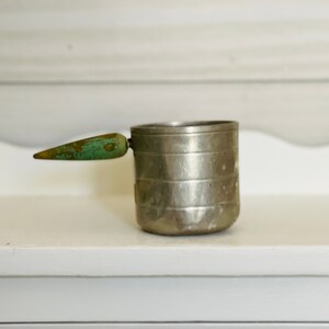 Vintage Swirl Mixer Measure Aluminum Measuring Cup With Lid Graduated Mid  Century Kitchen Decor 6651 