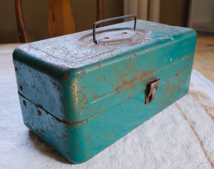 Vintage 1950's Victor Atco Lititz Tool Box / Blue Green Rusty Metal ...