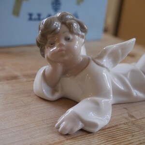 Authentic Porcelain Angel Lladro Figurine Reclining #4541 with Original Box image 3