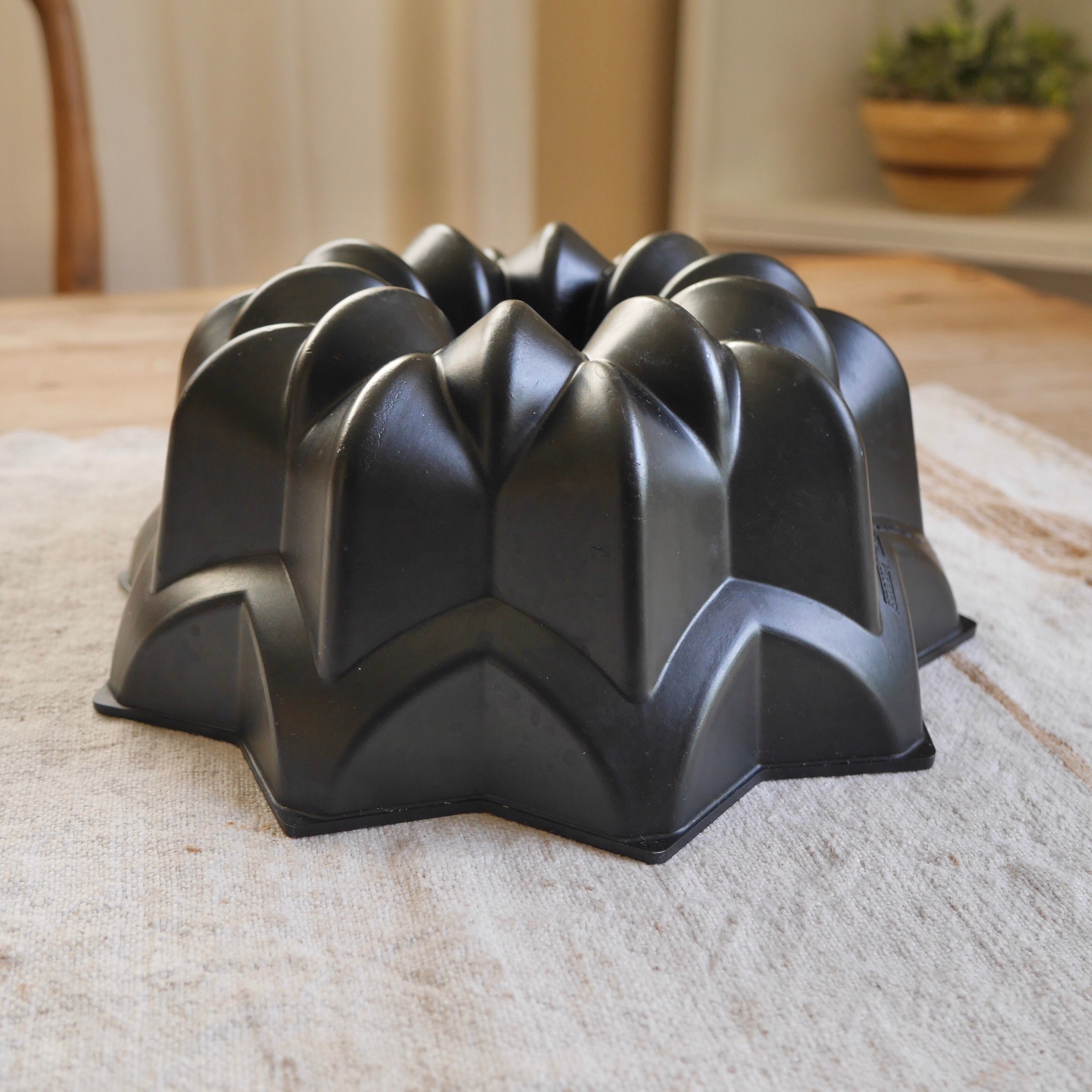 Nordic Ware Vintage Star Bundt Pan